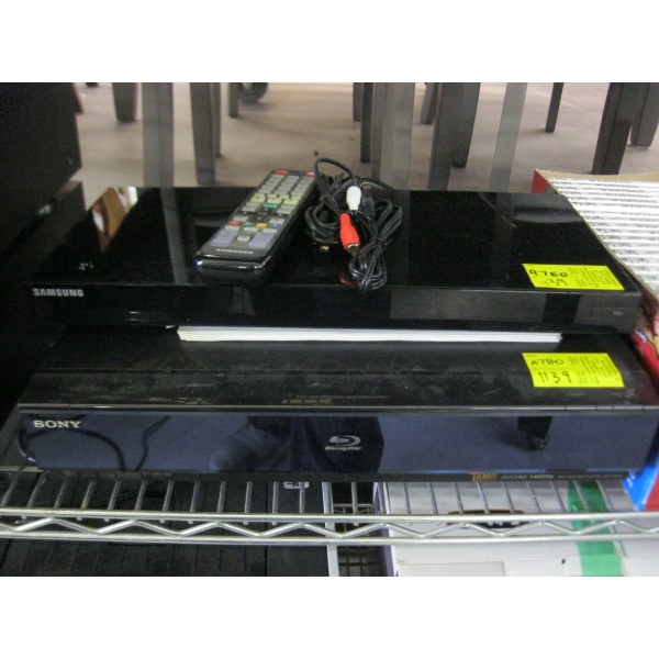 2 DVD PLAYERS - SONY & A SAMSUNG - SONY IS BLU-RAY