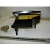 Image 5 : COLLECTION OF 6 DECORATIVE PIANO ORNAMENTS