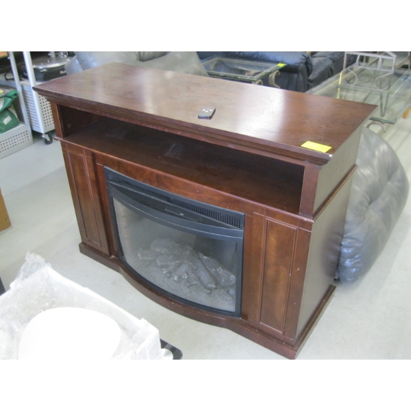 FIREPLACE MANTLE W/FIREPLACE
