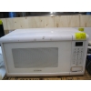 Image 1 : WHITE CURTIS MICROWAVE OVEN
