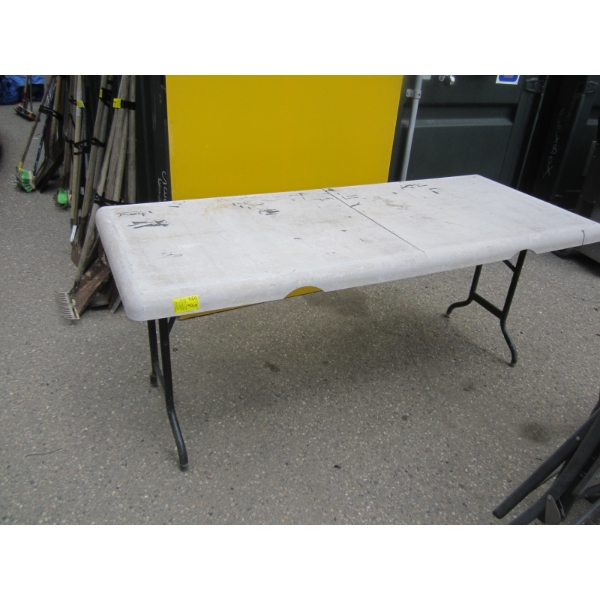 FOLDING 6' TABLE