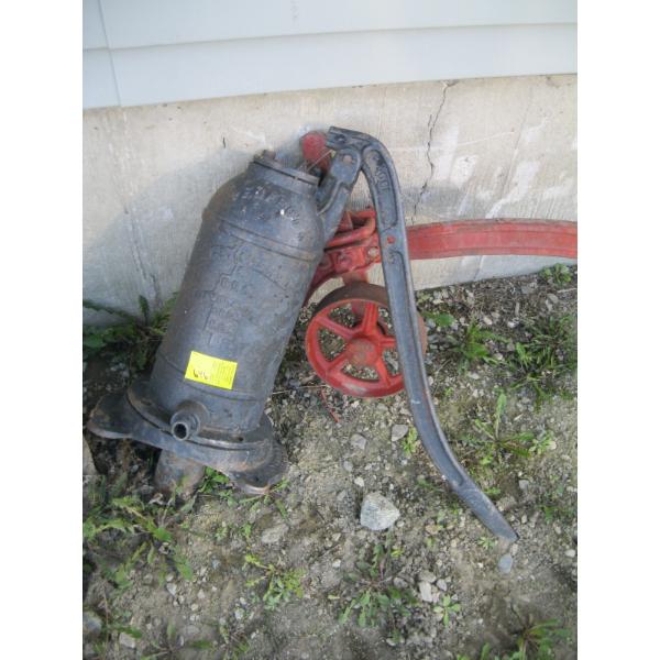 CAST IRON HAND CRANK WATER PUMP