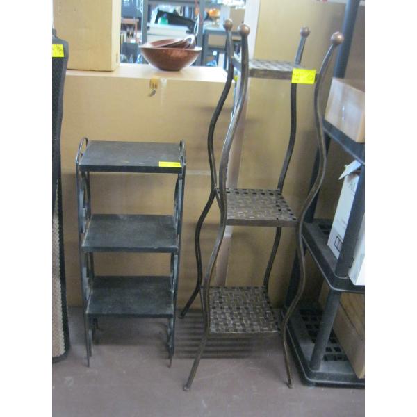 2 METAL STANDS