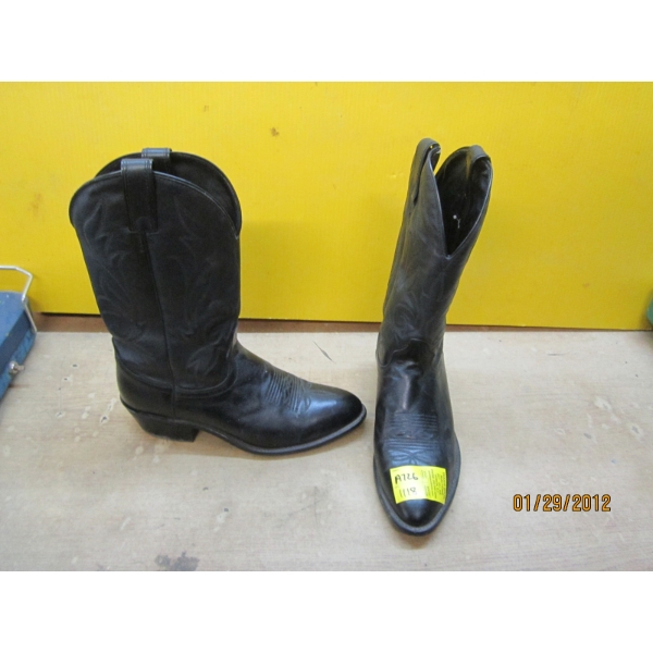 SZ 9 LAREDO COWBOY BOOTS