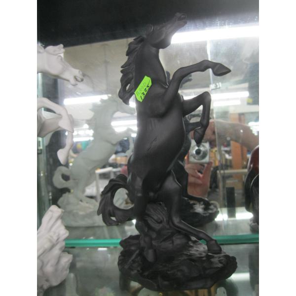 FRANKLIN MINT "BATTLING STALLIONS" BLACK HORSE