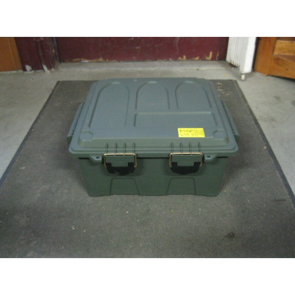 PLASTIC STORAGE BOX