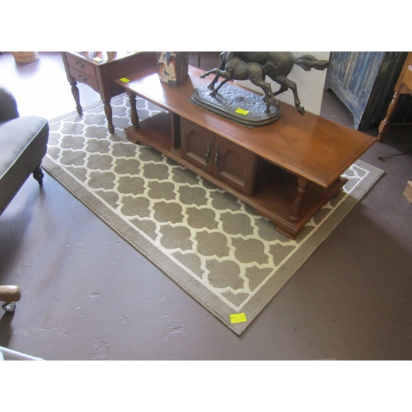 APPROX. 5X7 AREA CARPET