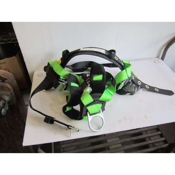 FALL ARREST HARNESS