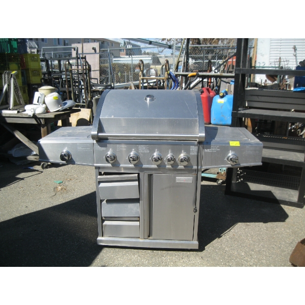 LG PROPANE BBQ
