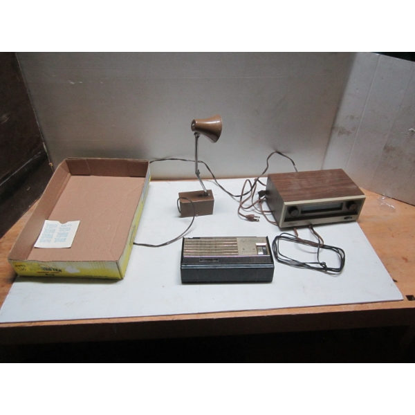 VINTAGE RADIOS & LIGHT