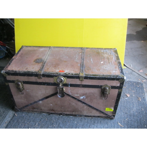 METAL BOUND STEAMER TRUNK