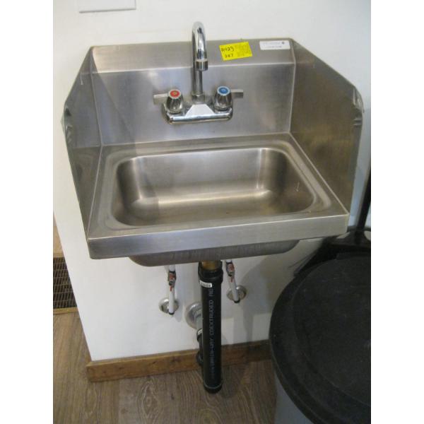 SINGLE STAINLESS STEEL WALL MOUNT WASH SINK W/TAPS
