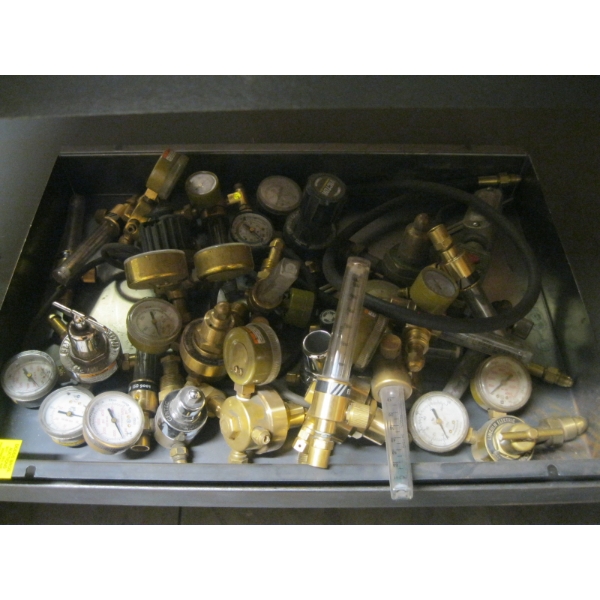 LG. LOT OF GAUGES - VARIOUS GASES