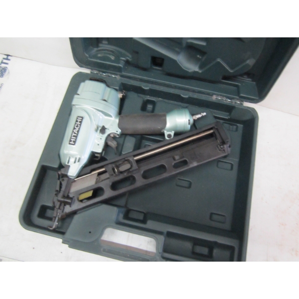 HITACHI 2.5" FINISH NAILER IN CASE