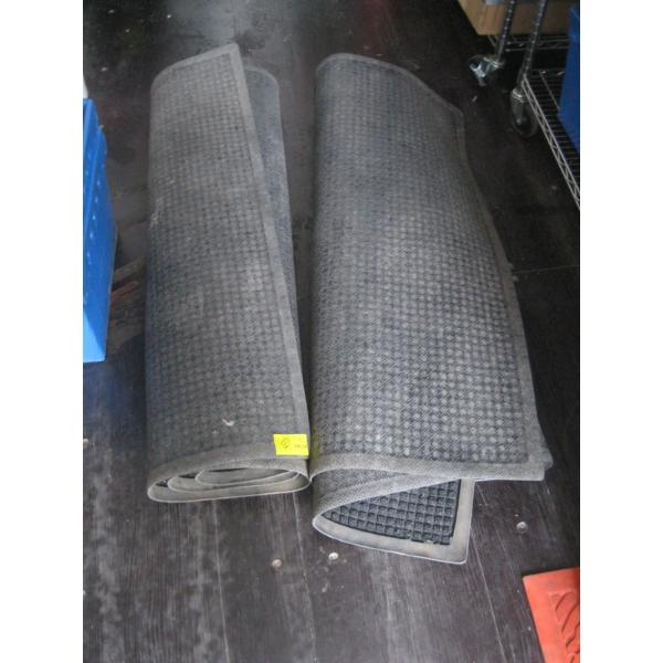 2 RUBBER BLACK FLOOR MATS