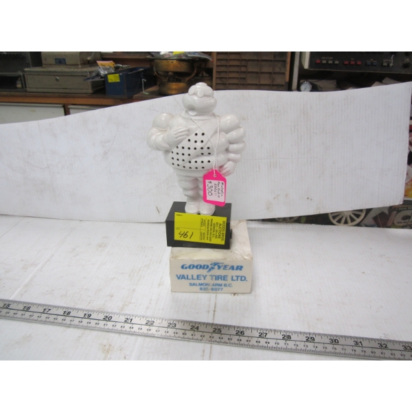 MICHELIN MAN RADIO & A GOODYEAR WRITING PAD