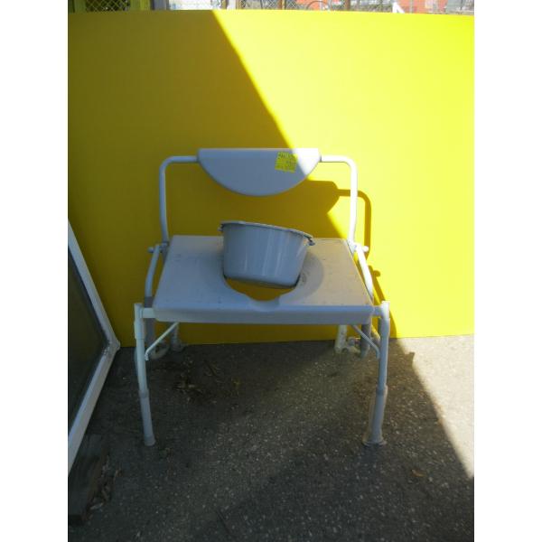 BATH SHEET W/POTTY BUCKET