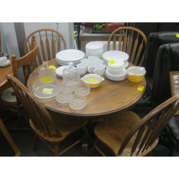 OAK DINING TABLE W/4 ARROWBACK CHAIRS