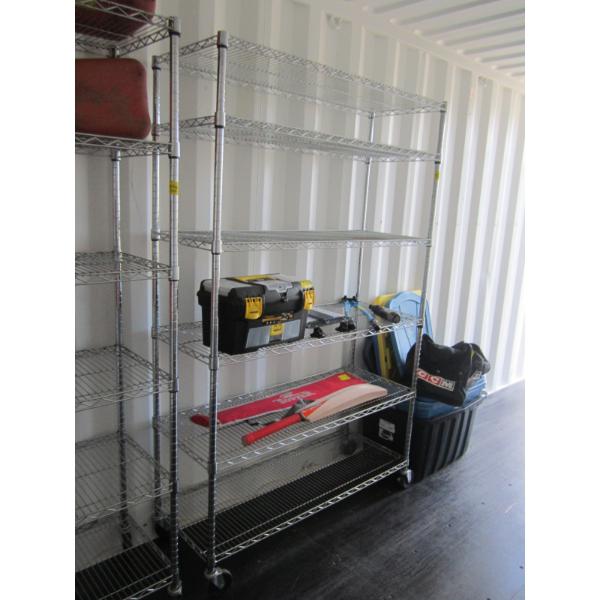 METRO STYLE METAL SHELF UNIT ON CASTORS