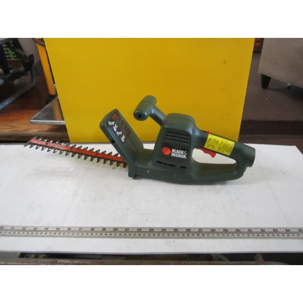 BLACK & DECKER EDGE TRIMMER