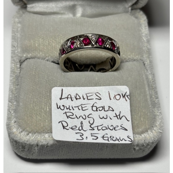 LADIES 10KT WHITE GOLD RING W/RED STONES, 3.5G, SZ 7