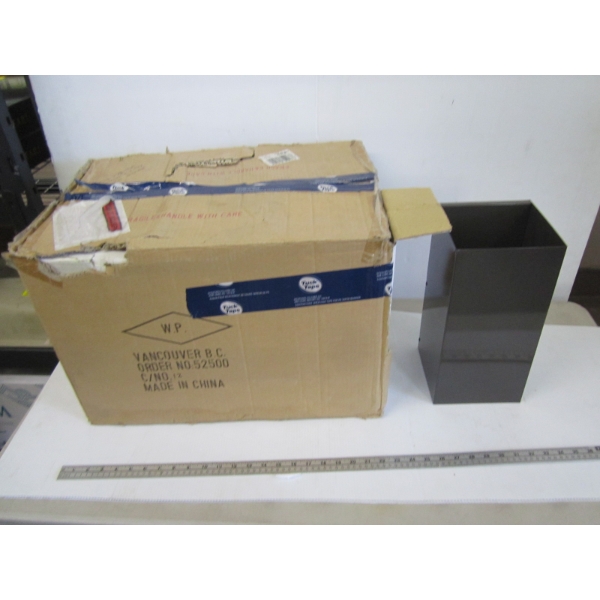 6 WALL MOUNT LIGHT FIXTURES - DOUBLE BULB