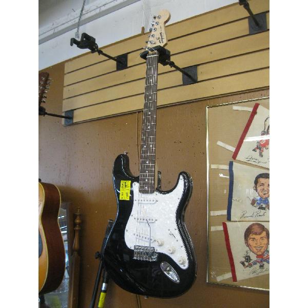 RIGHT HAND FENDER SQUIRE STRAT ELECTRIC GUITAR