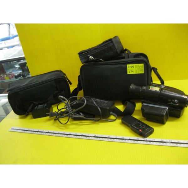 SONY CAMCORDER IN BAG W/CHARGER & ACCESS.