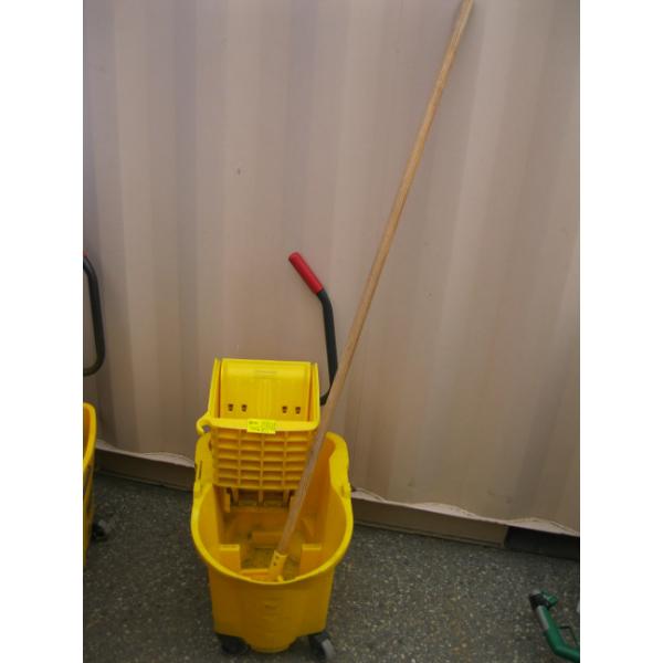MOP BUCKET W/SQUEEGEE & MOP HANDLE