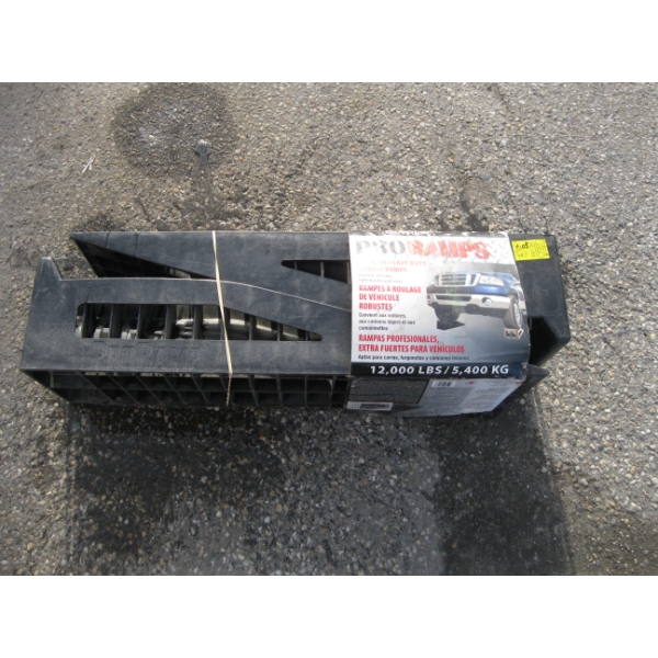 PAIR OF DRIVE ON HEAVY DUTY VEHICLE RAMPS