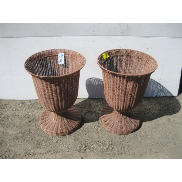 2 - GARDEN PLANTERS