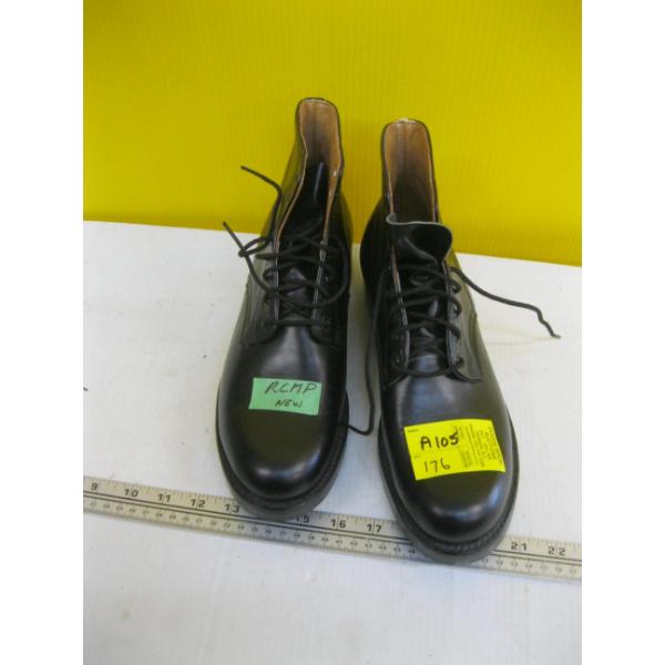 NEW PAIR OF RCMP ISSUE BOOTS - SZ 8 1/2D