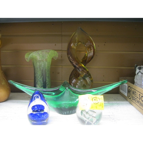 5 DECORATIVE GLASS PIECES