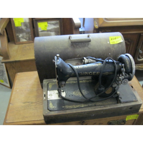 SINGER PORTABLE DOME TOP SEWING MACHINE