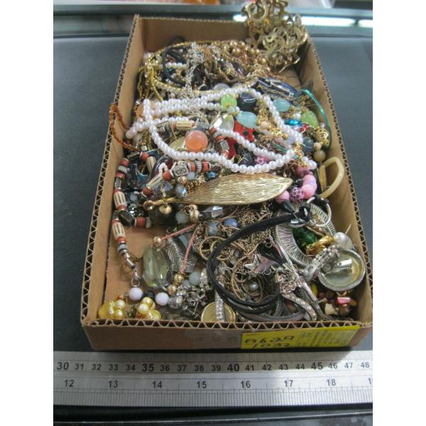 TRAY OF COSTUME JEWELLERY