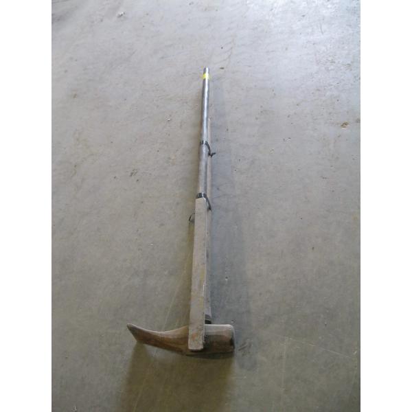 PRYBAR & A SLEDGE/BEAD BREAKER