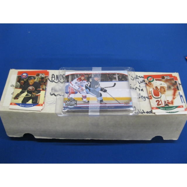 BOX OF HOCKEY CARDS