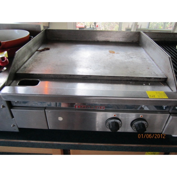 MOFFAT ELECTRIC COMMERCIAL FLAT TOP GRILL