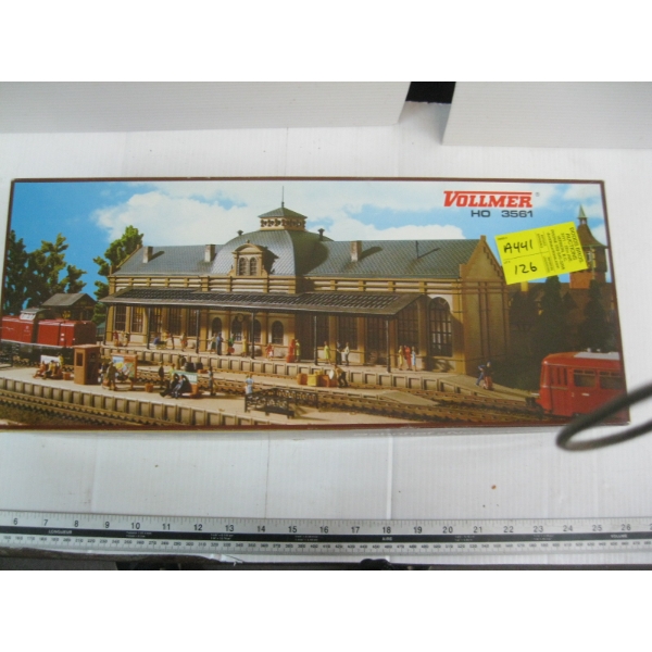 LG. TRAIN STATION MODEL KIT