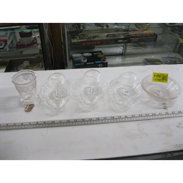 5 PIECES OF VINTAGE GLASSWARE
