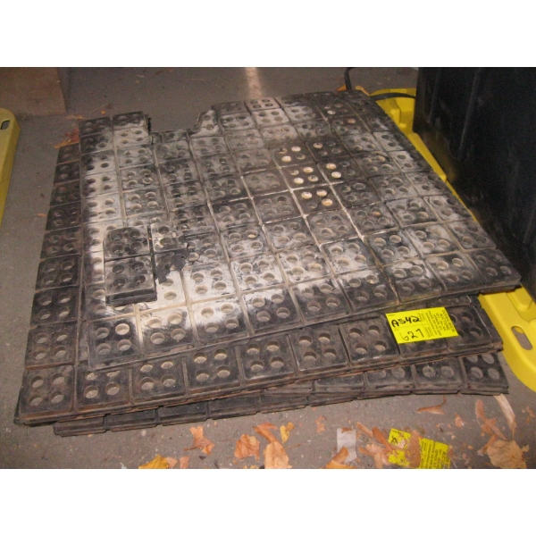 6 RUBBER MATS