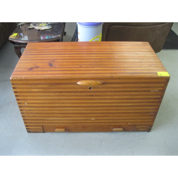 VINTAGE WOODEN CHEST W/DRAWER