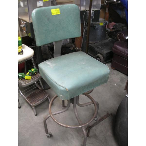 GREEN STOOL ON CASTORS