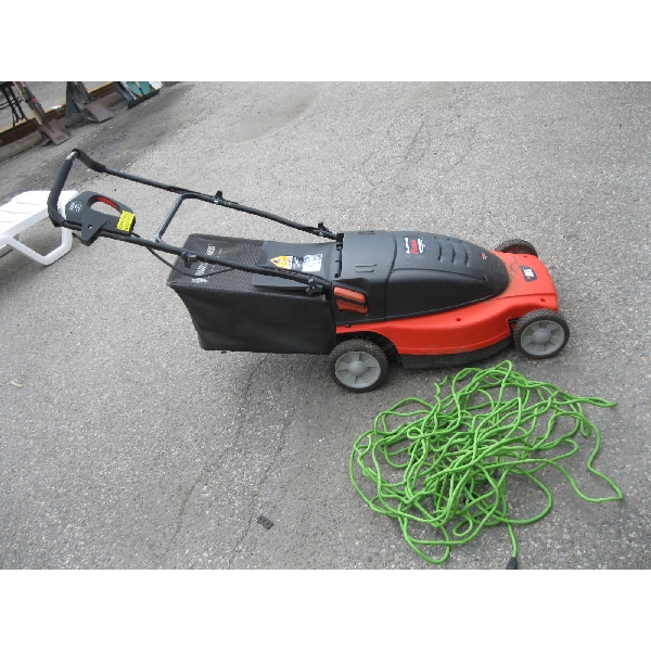 BLACK & DECKER ELECTRIC LAWNMOWER W/EXTENSION CORD