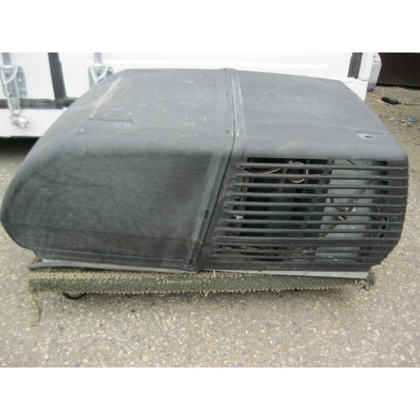 RV AIR CONDITIONER UNIT