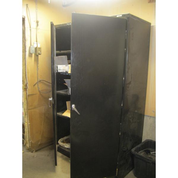 2 DOOR METAL STORAGE CABINET