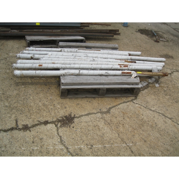 PALLET W/SOLID BAR