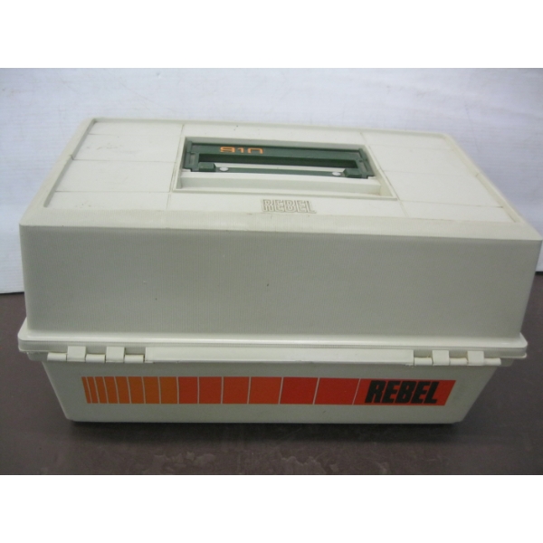 TACKLEBOX W/TACKLE