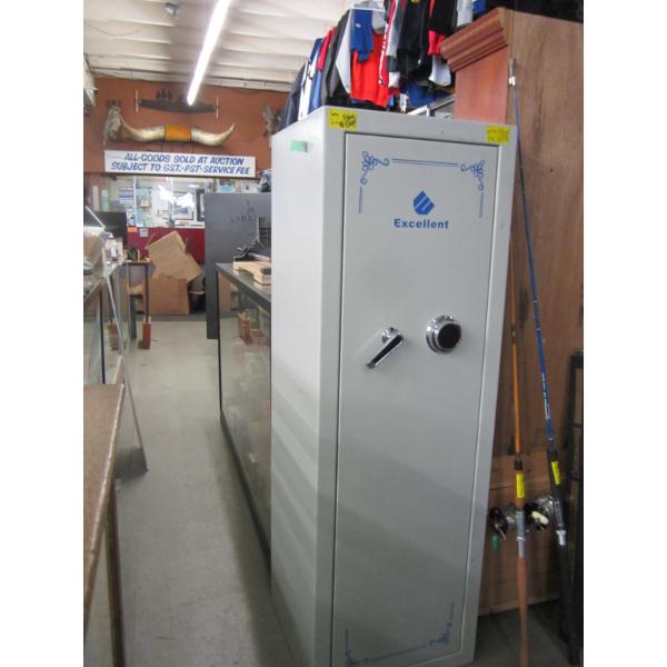 EXCELLENT GUN SAFE W/COMBINATION