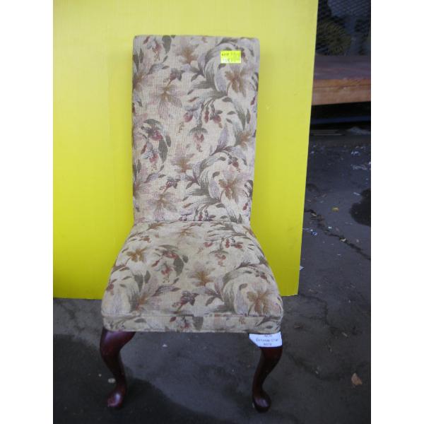 UPHOLSTERED CHAIR